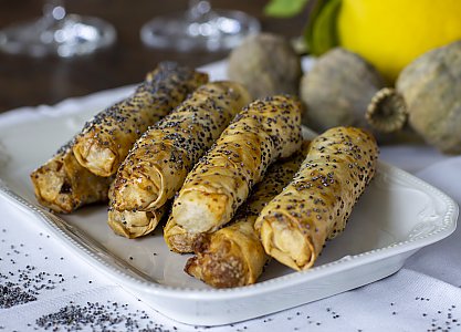 Ziegenfrischkäse-Röllchen mit Walnüssen und Zitronenzesten