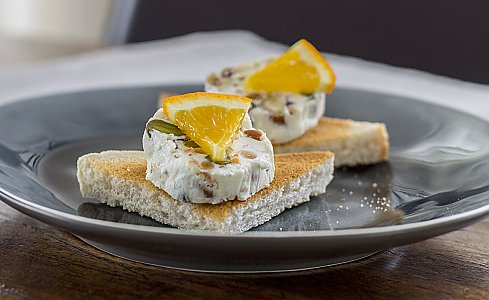 Ziegenfrischkäse | Nüsse | Orange