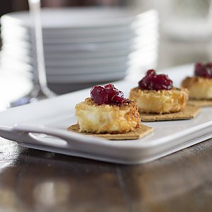 Frittierte Ziegenkäsetaler mit Cranberry