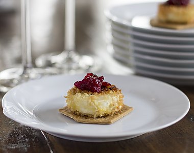 Frittierte Ziegenkäsetaler mit Cranberry