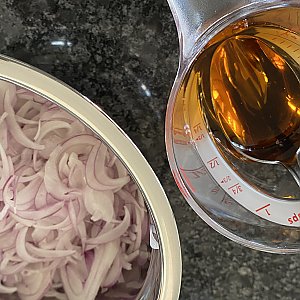 Rote Zwiebel in Himbeer-Balsamico