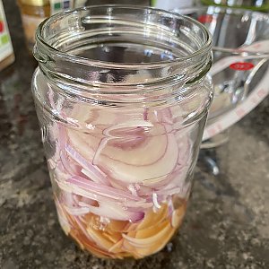 Rote Zwiebel in Himbeer-Balsamico